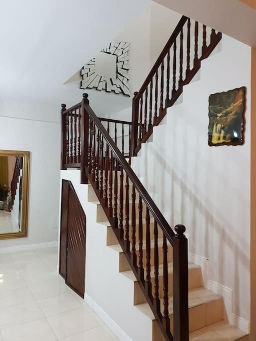 Escape At The Oasis- New Kingston Area -24Hrs Security, Elevator, Water Heater, Wifi Luaran gambar
