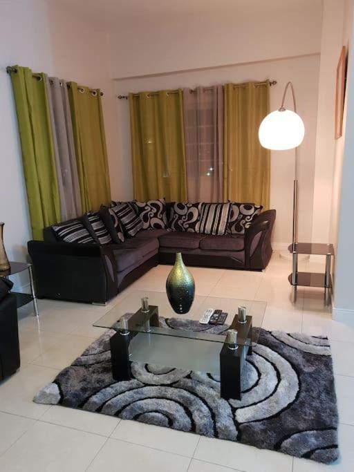 Escape At The Oasis- New Kingston Area -24Hrs Security, Elevator, Water Heater, Wifi Luaran gambar
