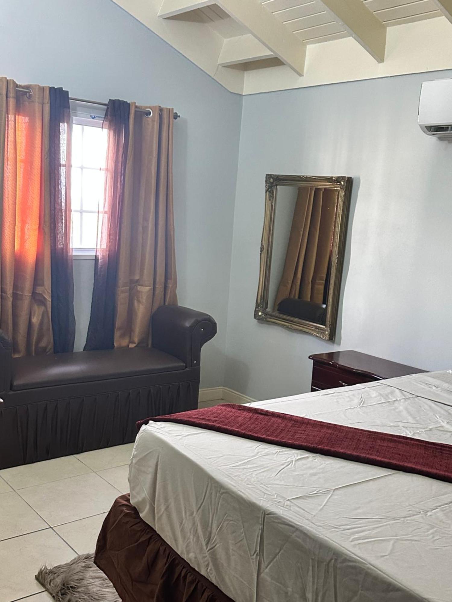 Escape At The Oasis- New Kingston Area -24Hrs Security, Elevator, Water Heater, Wifi Luaran gambar
