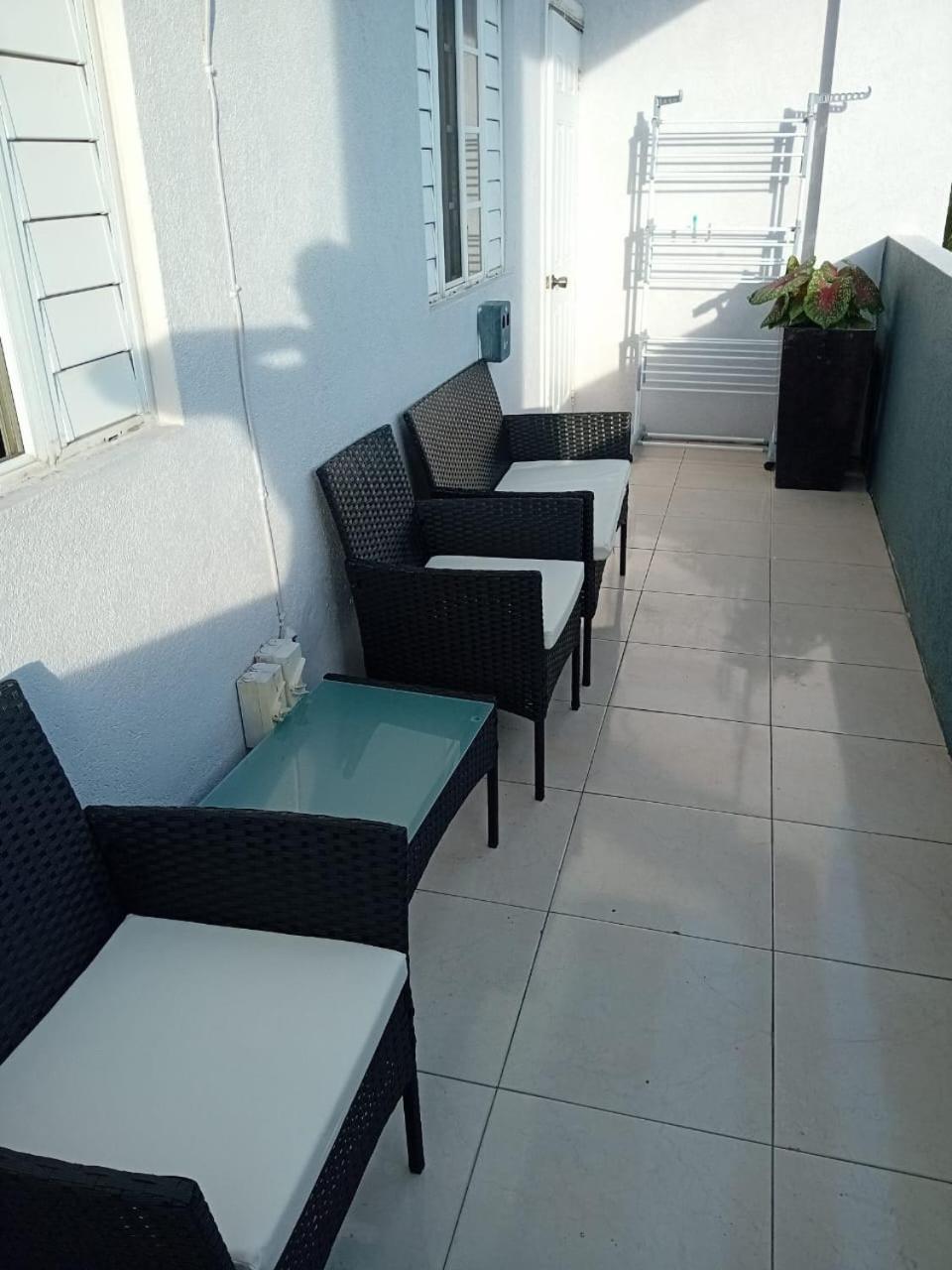 Escape At The Oasis- New Kingston Area -24Hrs Security, Elevator, Water Heater, Wifi Luaran gambar